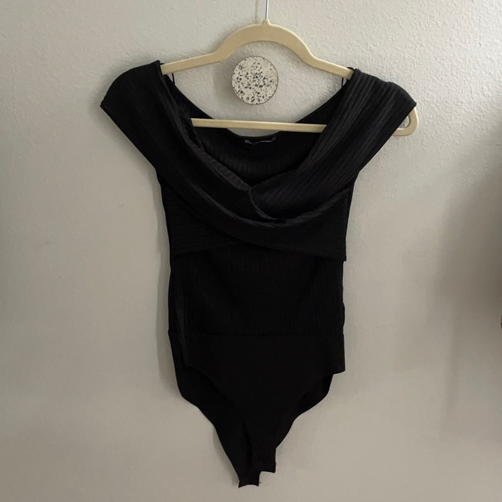 Zara bodysuit top off shoulder